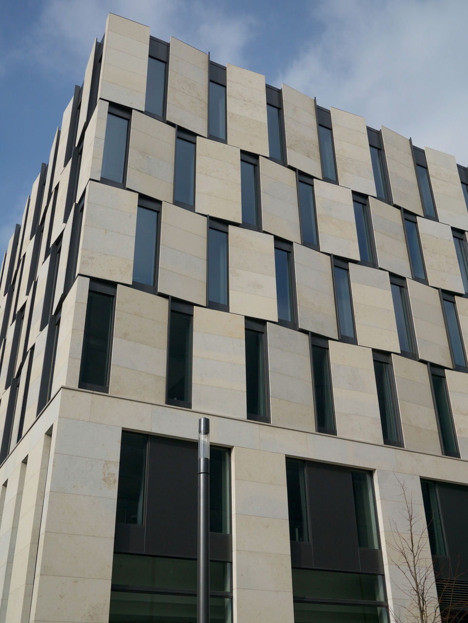 Veneer aluminium nyebabake lan solusi sing ora rata