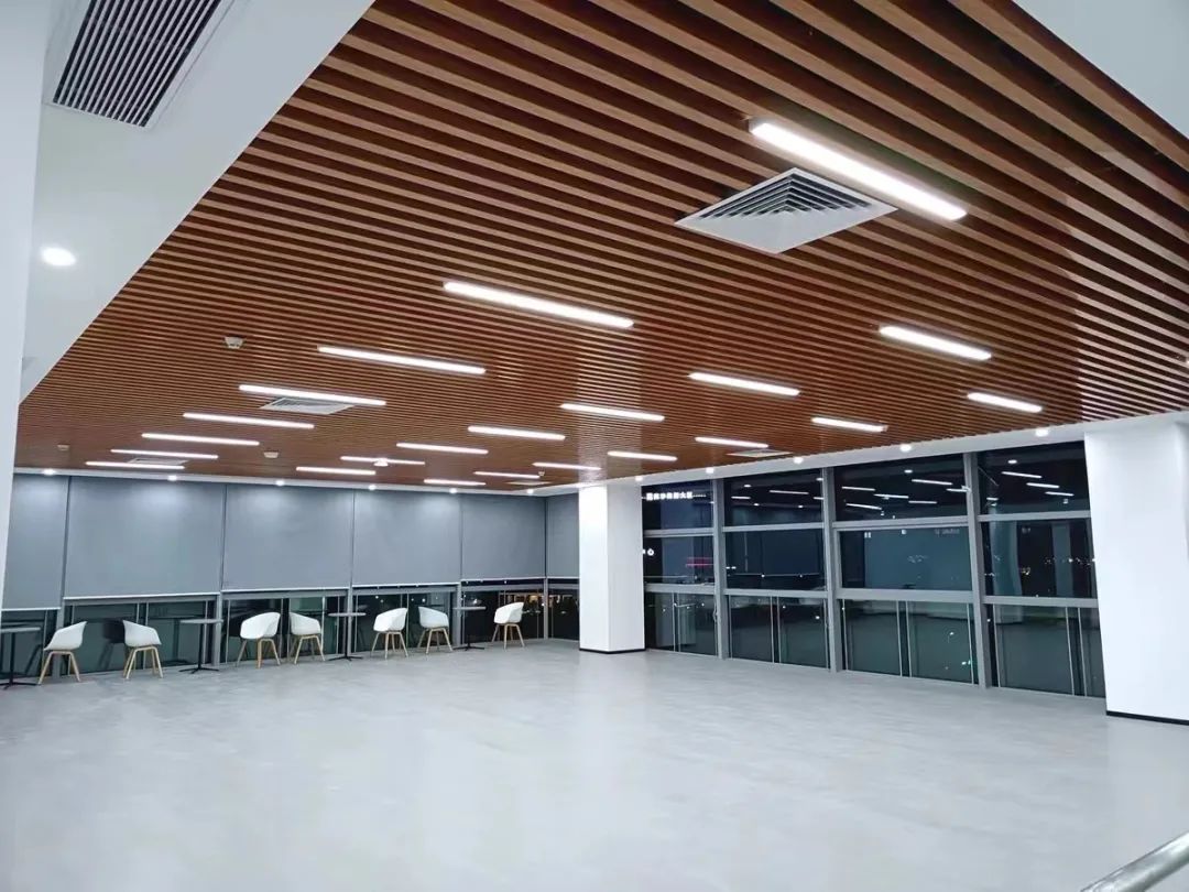 Strategi desain veneer aluminium: perlindungan lan safety lingkungan sing apik lan tahan lama, papat poin utama kanggo mbantu nggawe papan sing sampurna!