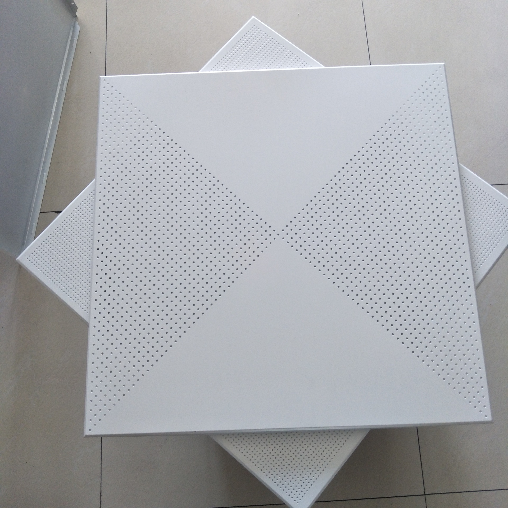 Panel tombol aluminium vs panel aluminium
